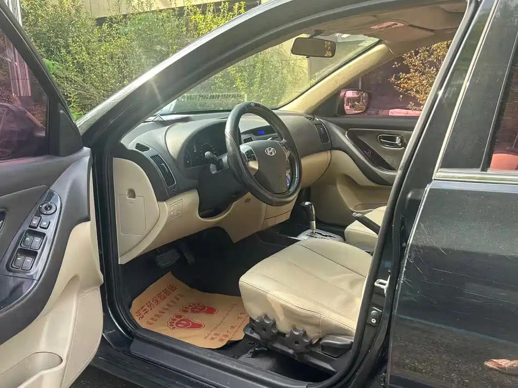 Hyundai Elantra — миниатюра 6