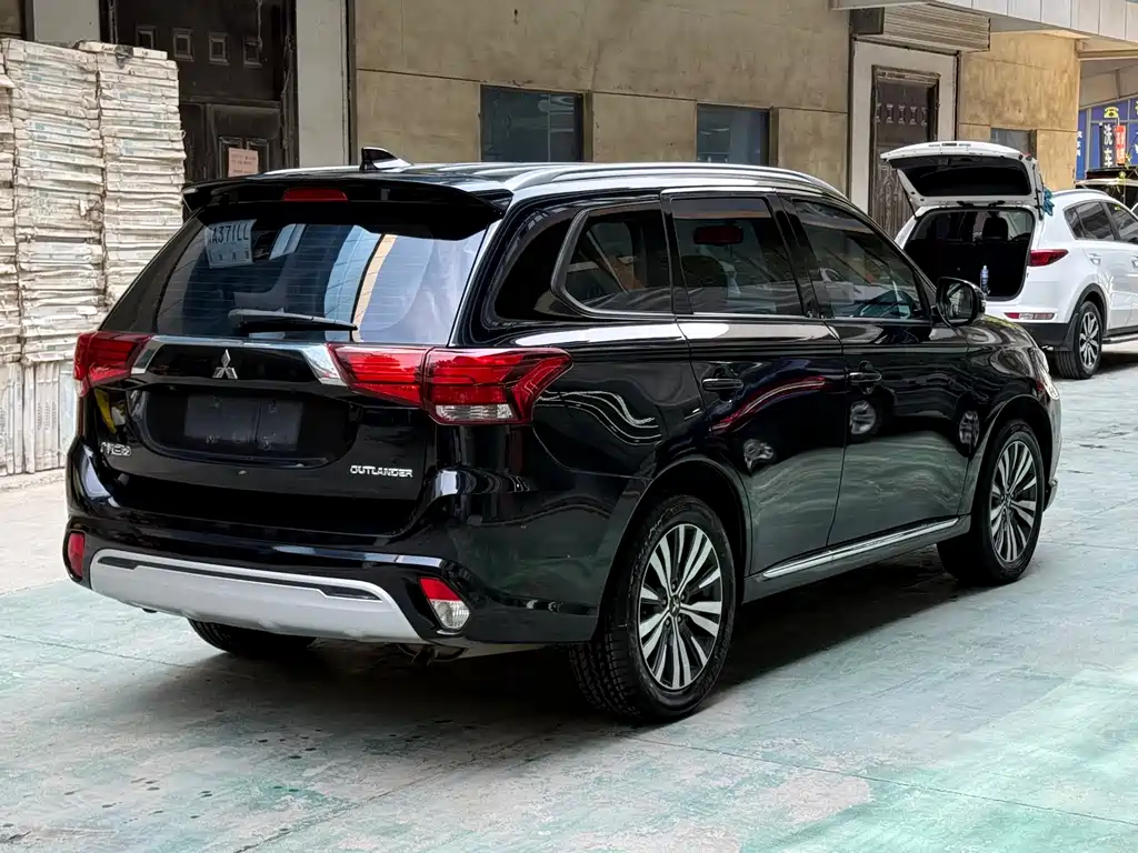 Mitsubishi Outlander — миниатюра 6