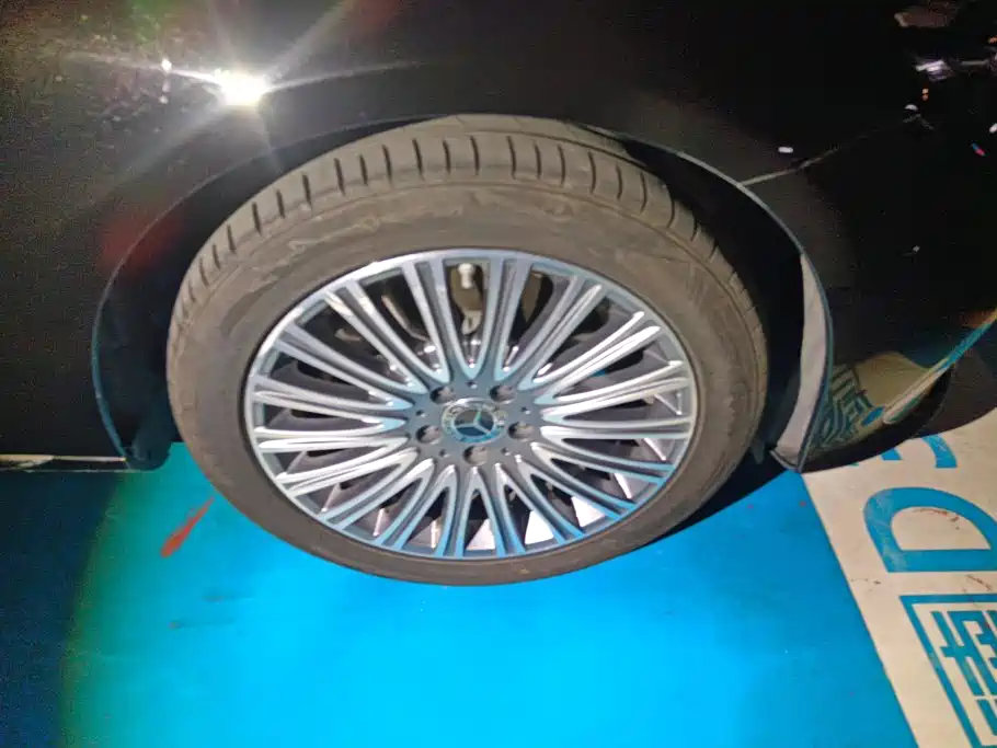 Mercedes-Benz E-Class — миниатюра 6