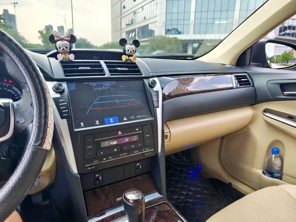 Toyota Camry — миниатюра 5