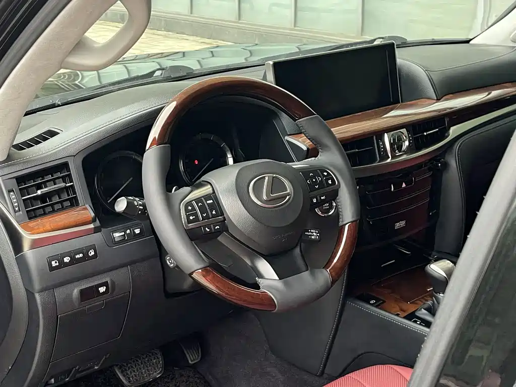 Lexus LX — миниатюра 5
