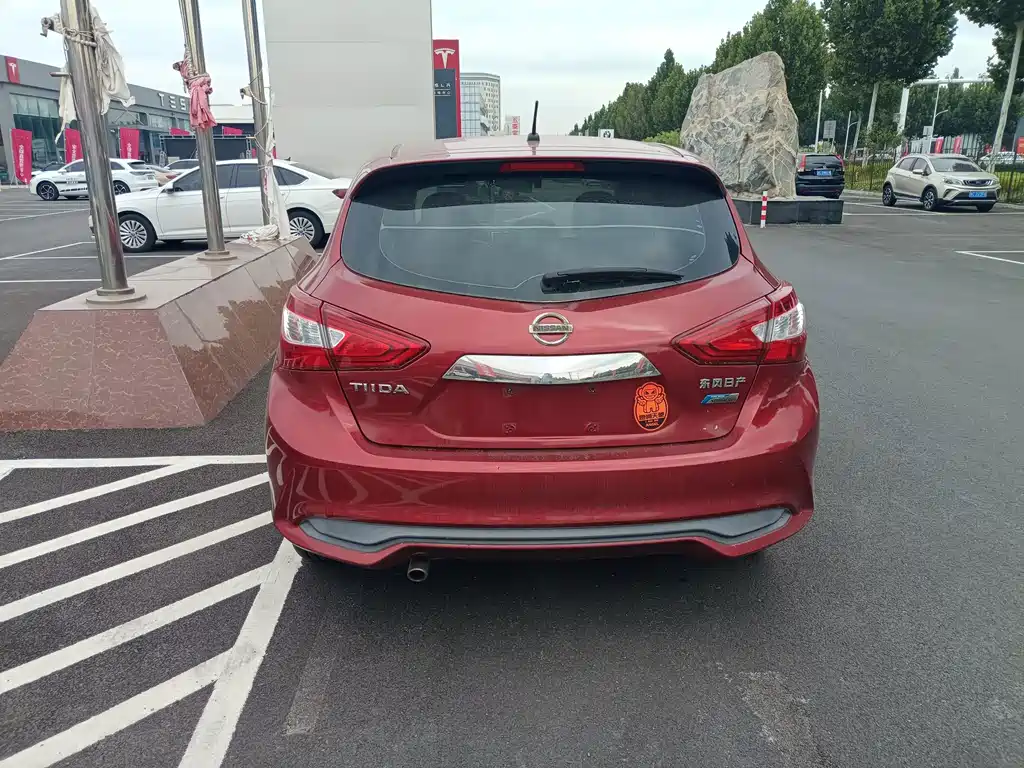 Nissan Tiida — миниатюра 4