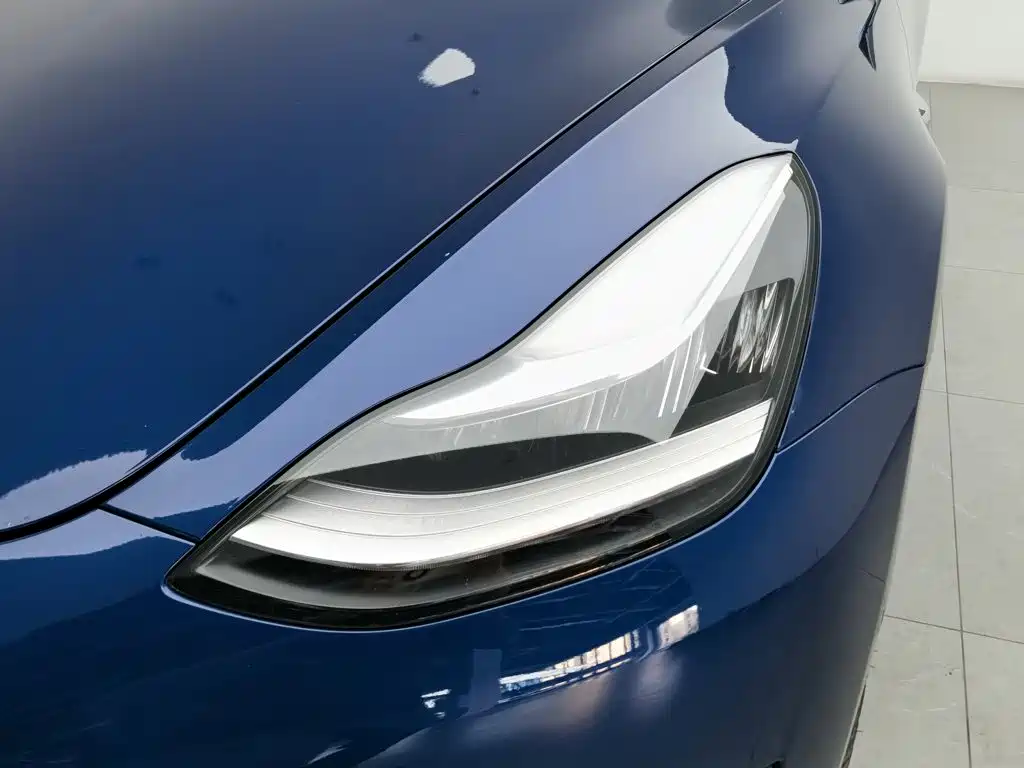 Tesla Model 3 — миниатюра 7