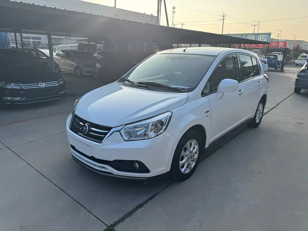 Venucia R50 2016