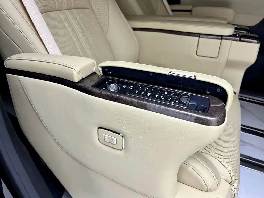 Toyota Alphard — миниатюра 23