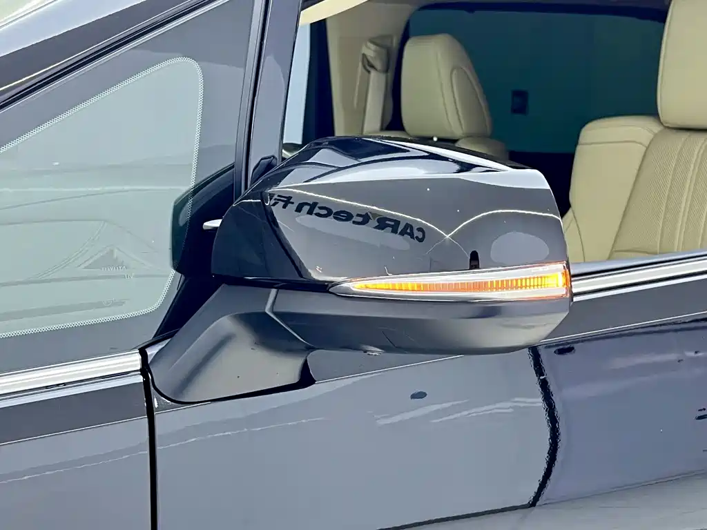 Toyota Alphard — миниатюра 13