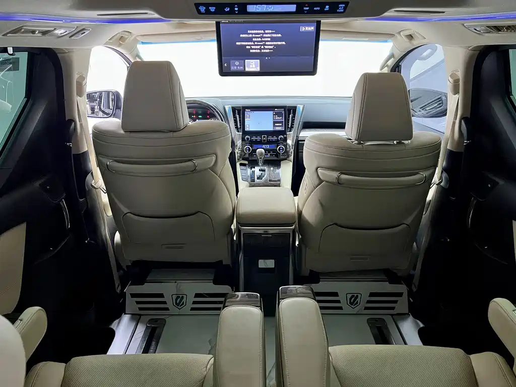Toyota Alphard — миниатюра 21