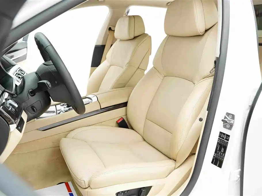 BMW 7 Series — миниатюра 5