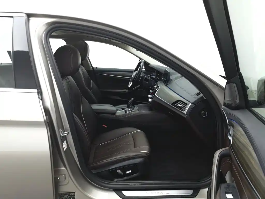 BMW 5 Series — миниатюра 23