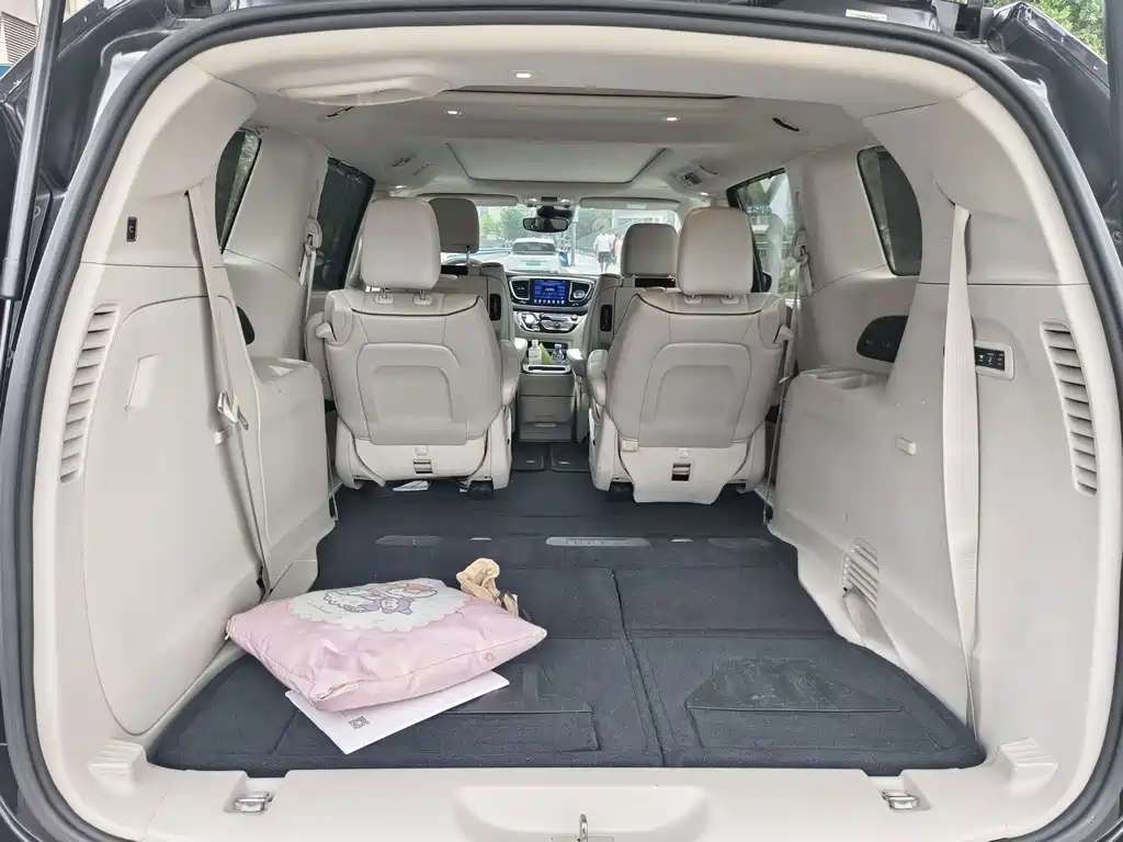 Chrysler Grand Voyager (Import) — миниатюра 10