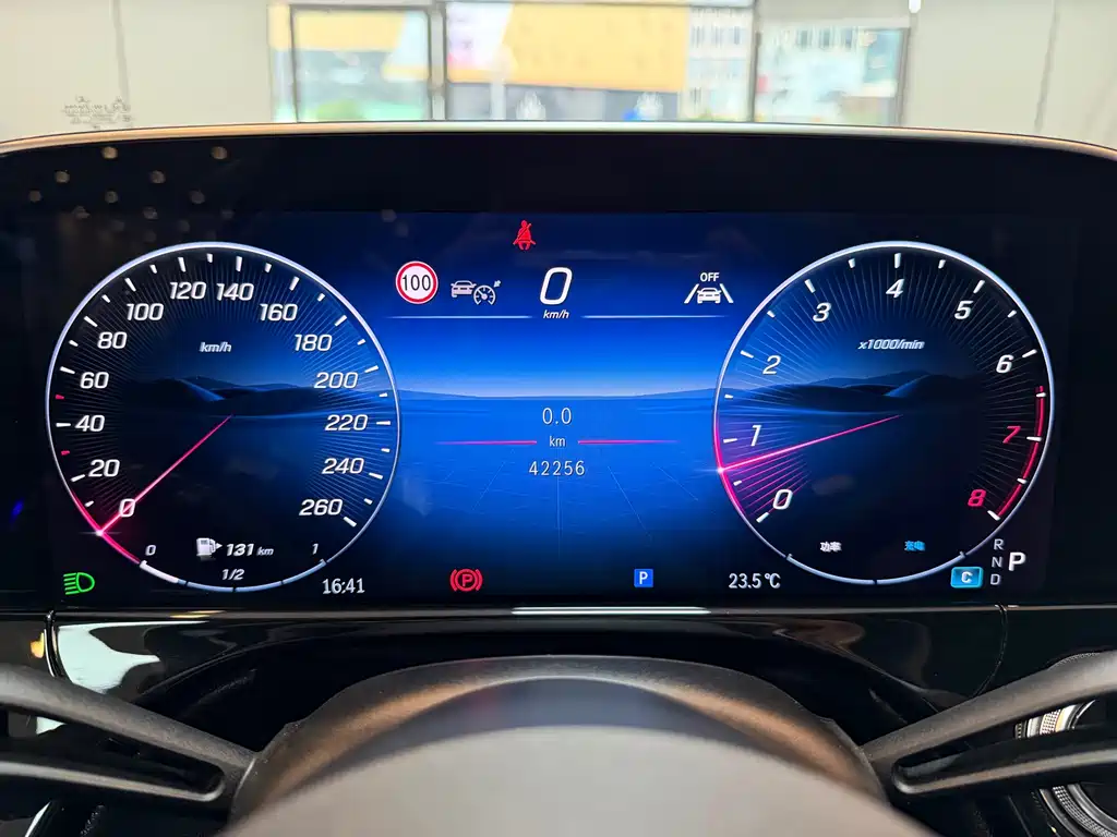 Mercedes-Benz E-Class — миниатюра 9