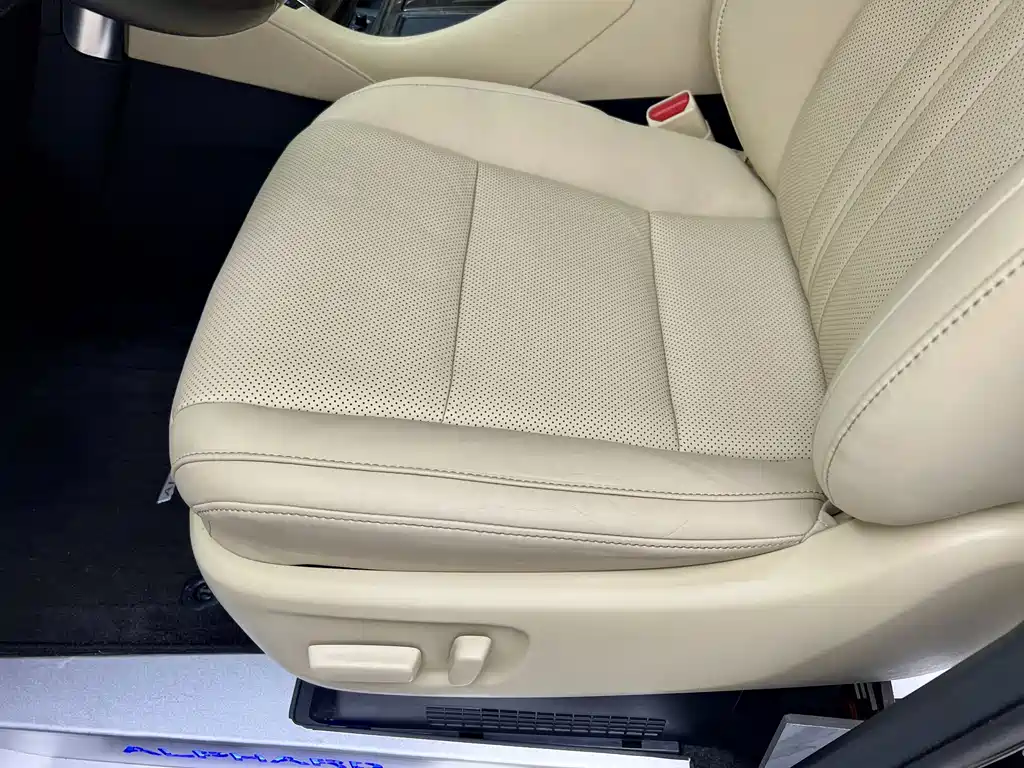 Toyota Alphard — миниатюра 17