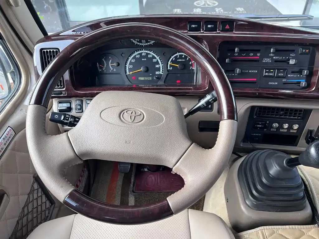Toyota Coaster — миниатюра 11