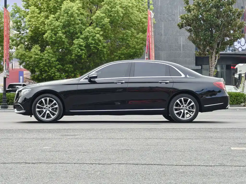 Mercedes-Benz E-Class — миниатюра 14
