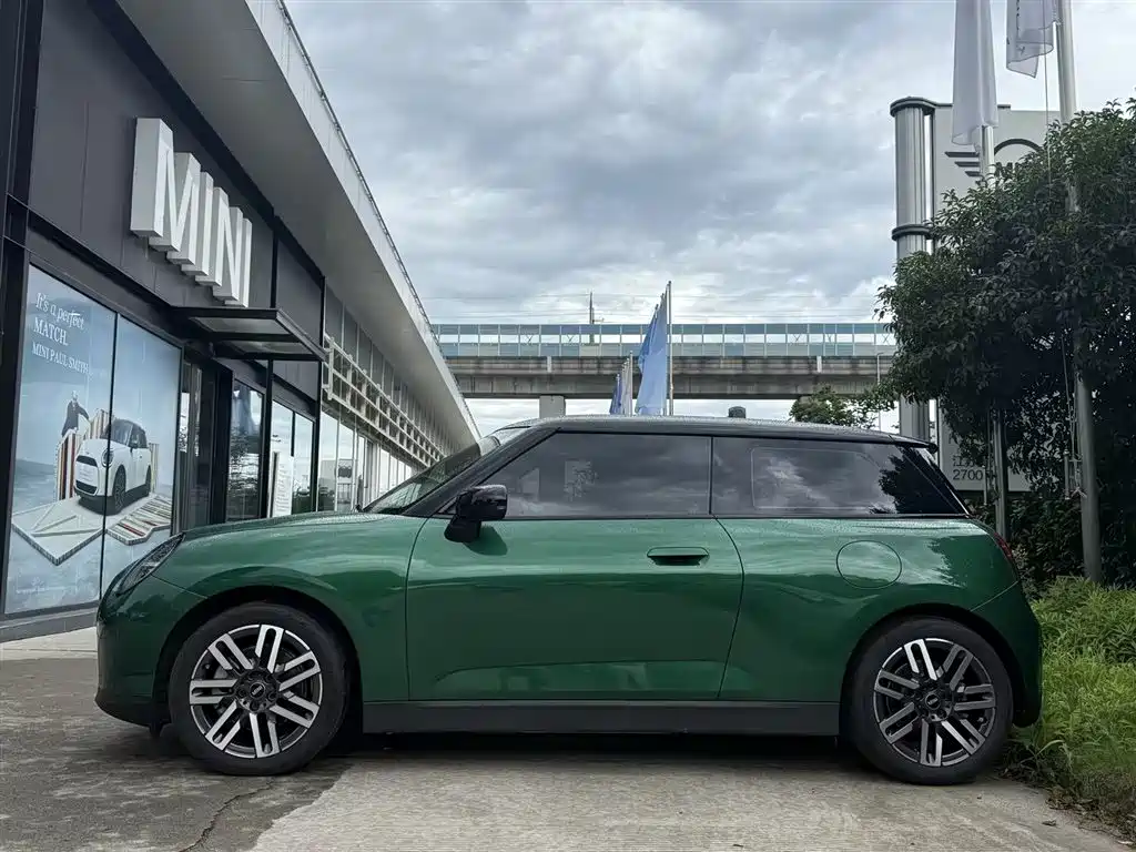 Mini COOPER 2024 456km COOPER E