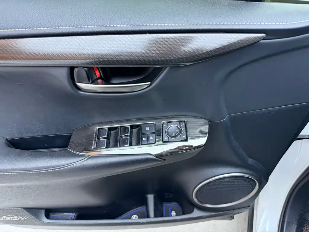 Lexus NX — миниатюра 4