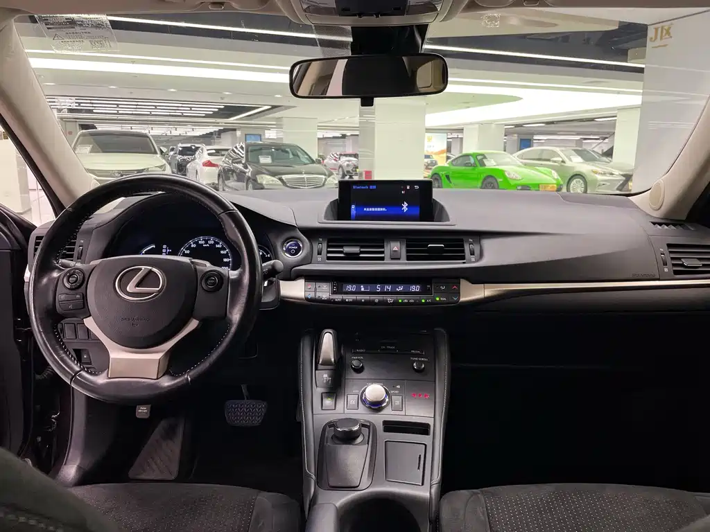 Lexus CT — миниатюра 17