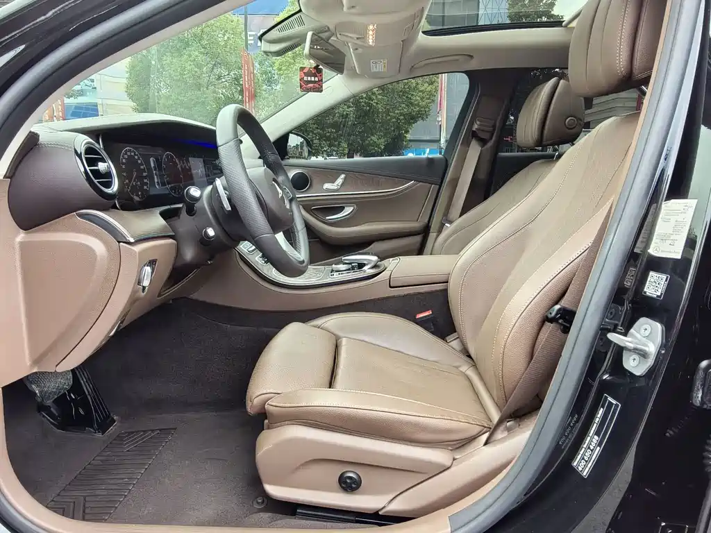 Mercedes-Benz E-Class — миниатюра 13
