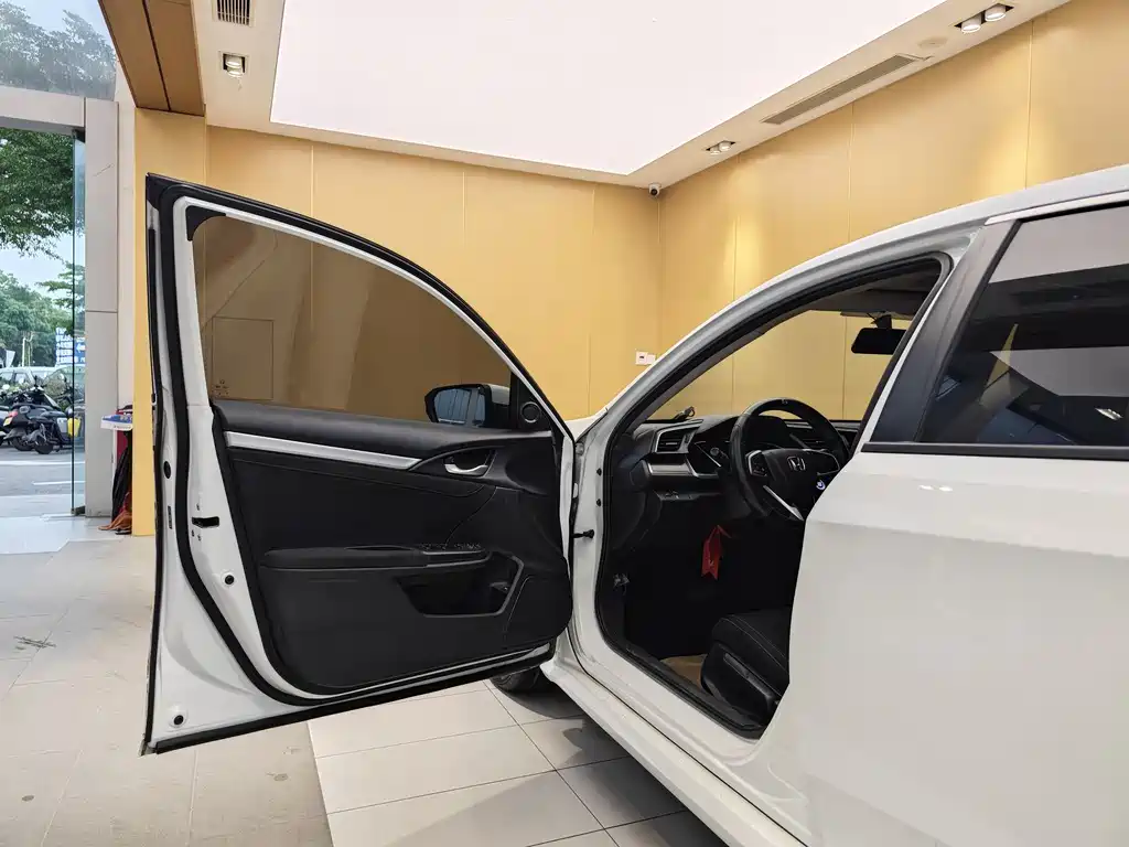 Honda Civic 2019 220TURBO CVT V