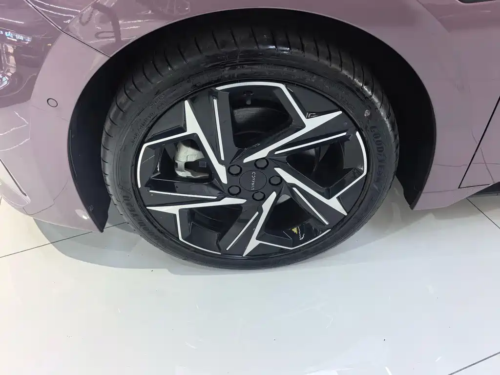 Lynk & Co 07 EM-P — миниатюра 5