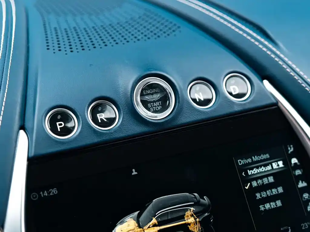 Aston Martin DBX — миниатюра 15