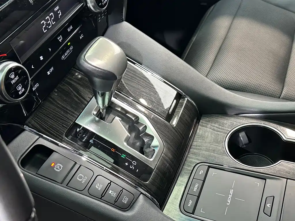 Lexus LM — миниатюра 14
