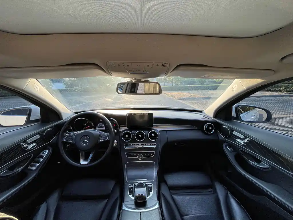 Mercedes-Benz C-Class — миниатюра 13