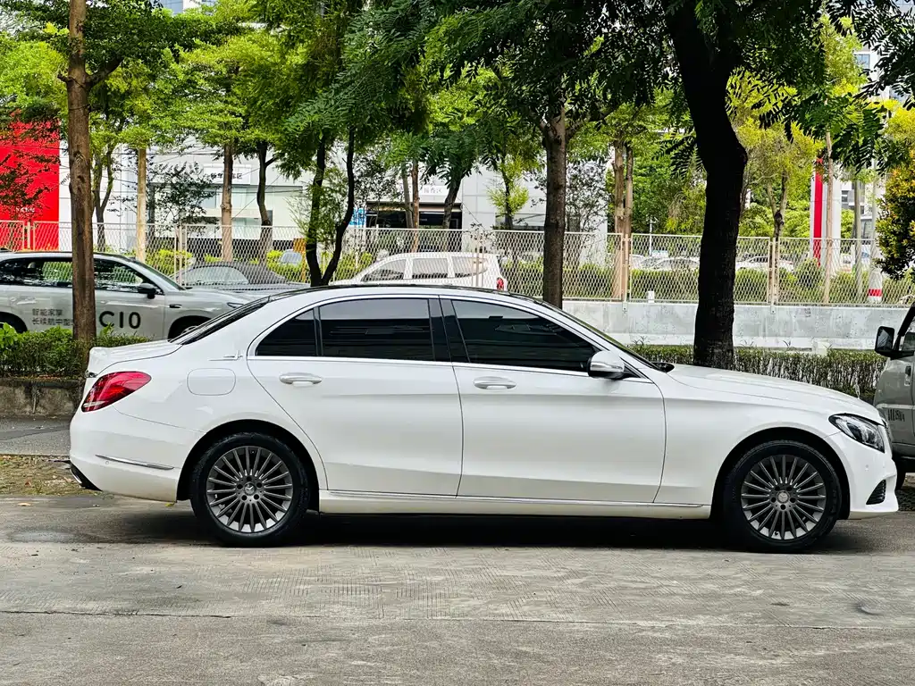 Mercedes-Benz C-Class — миниатюра 7