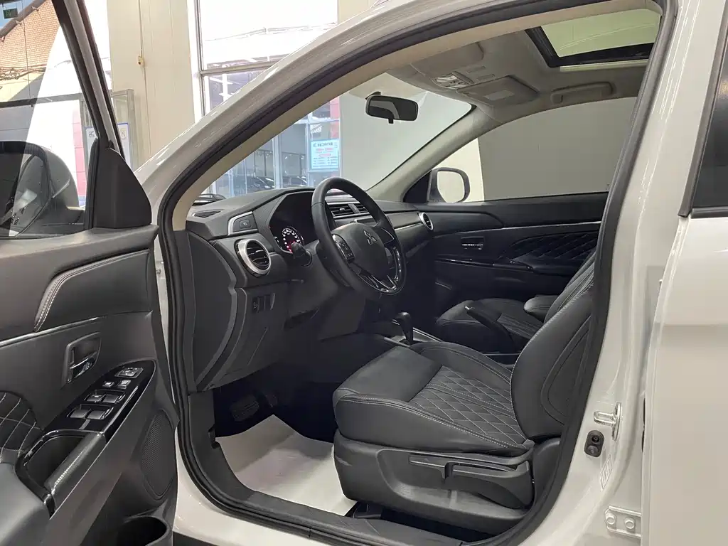 Mitsubishi ASX — миниатюра 12