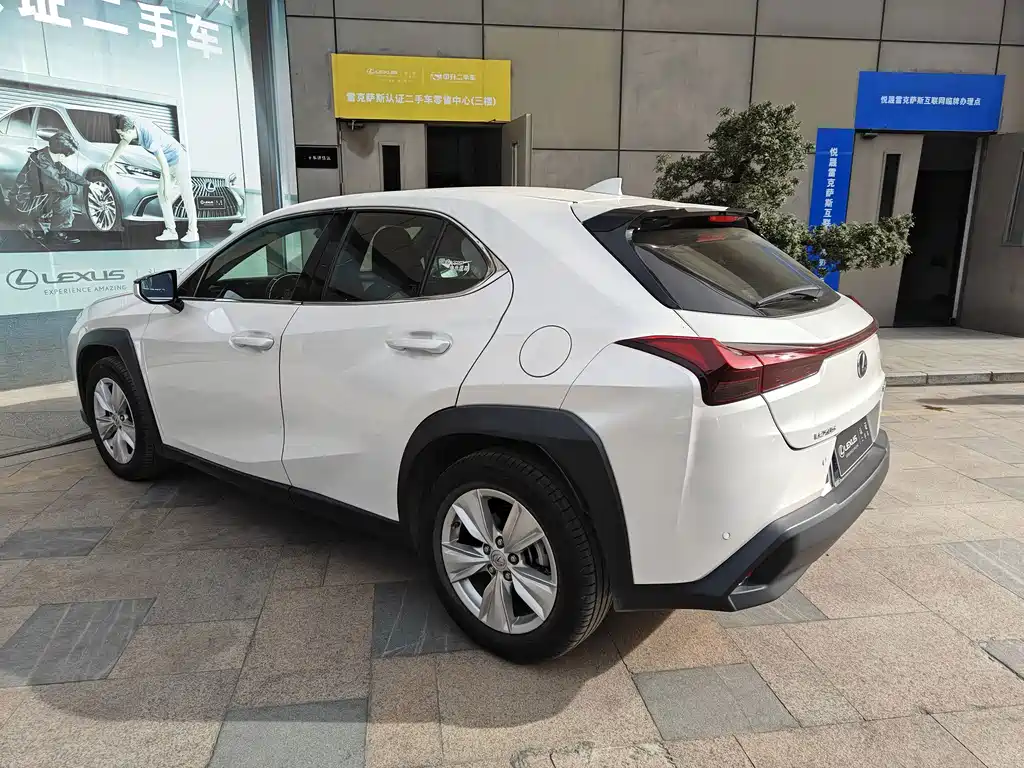 Lexus UX — миниатюра 2