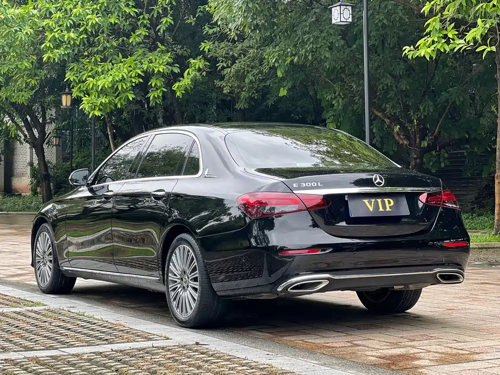 Mercedes-Benz E-Class — миниатюра 27