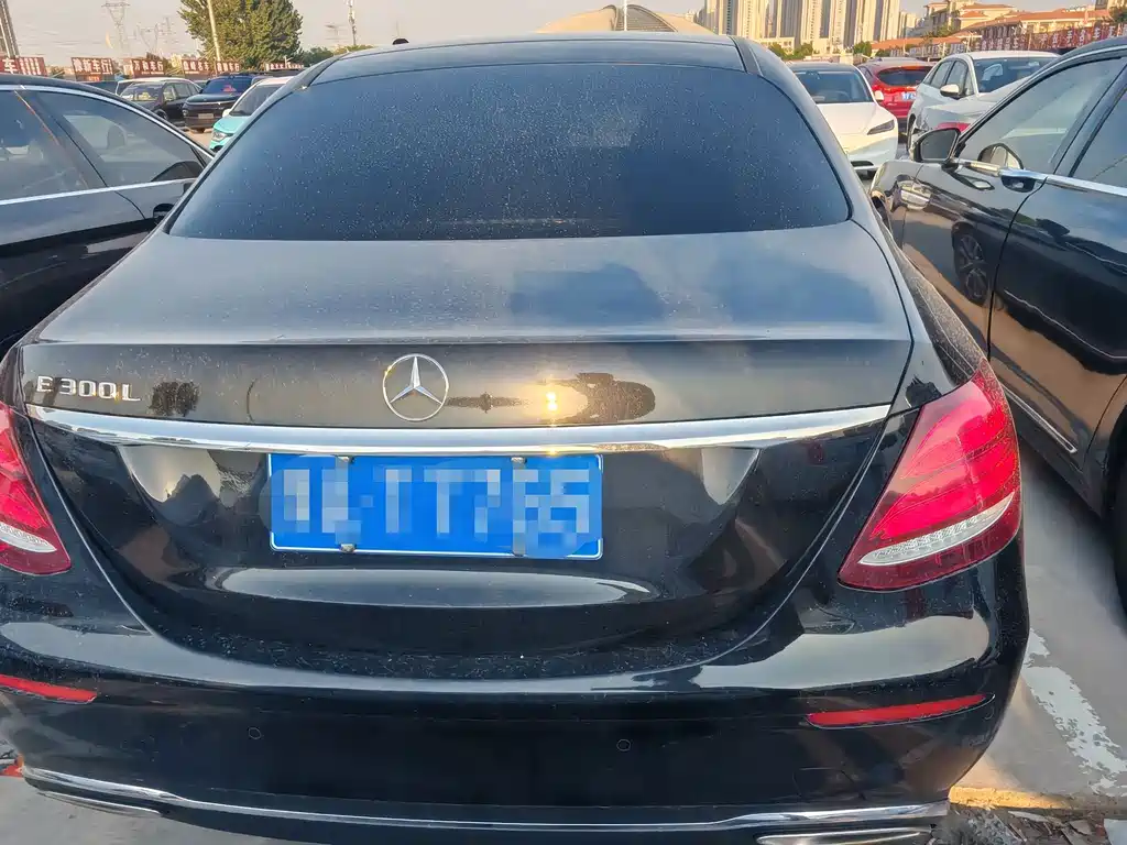 Mercedes-Benz E-Class — миниатюра 8