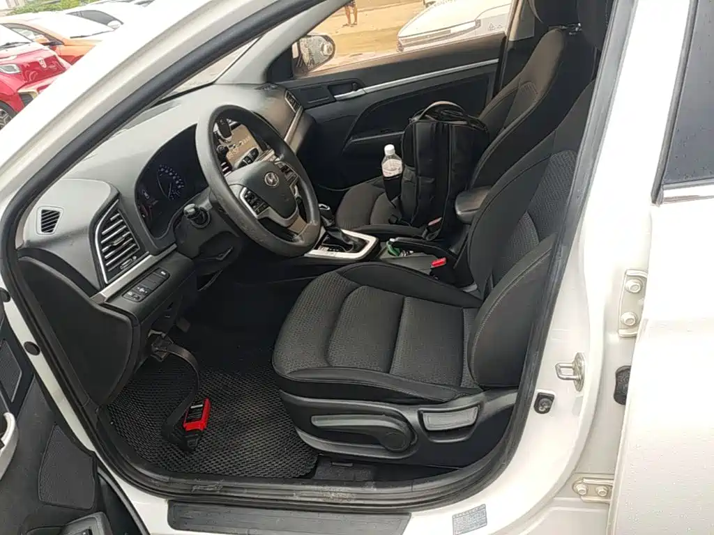 Hyundai Elantra — миниатюра 15