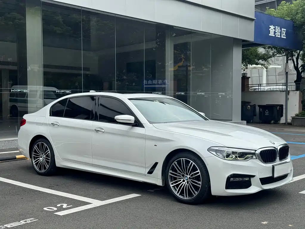 BMW 5 Series — миниатюра 3