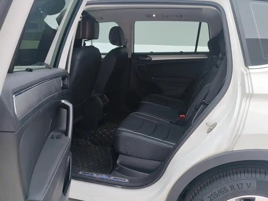 Volkswagen Tiguan L PHEV — миниатюра 11