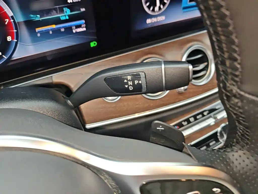 Mercedes-Benz E-Class — миниатюра 7
