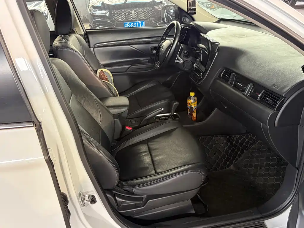 Mitsubishi Outlander — миниатюра 7