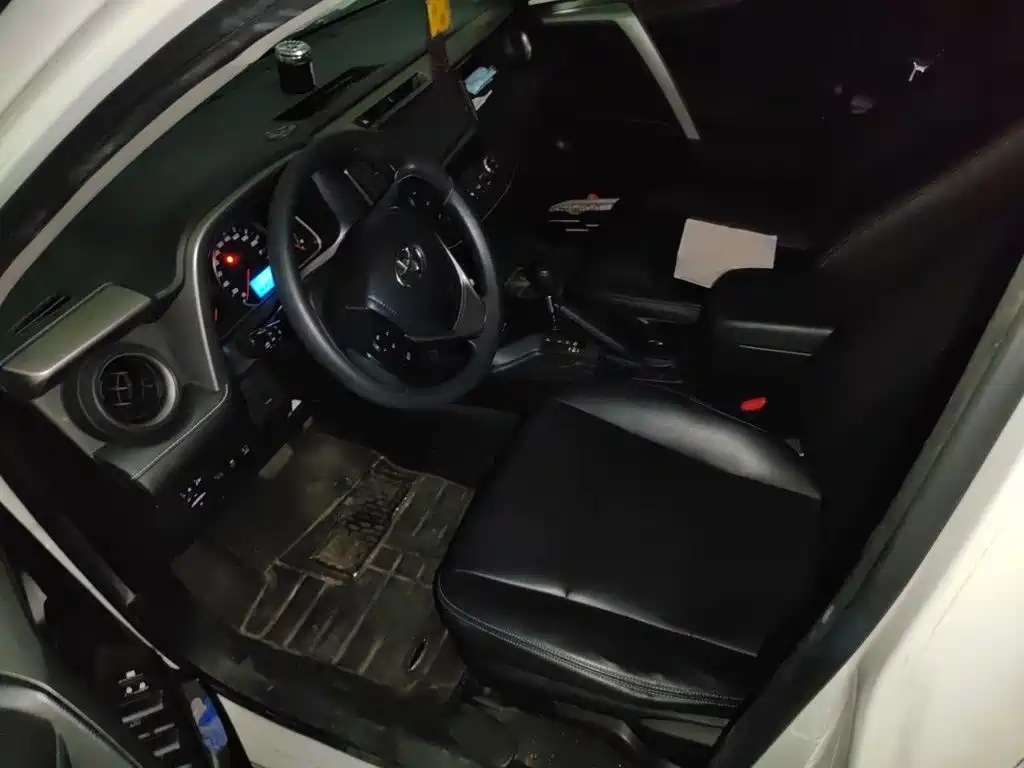 Toyota RAV4 — миниатюра 14