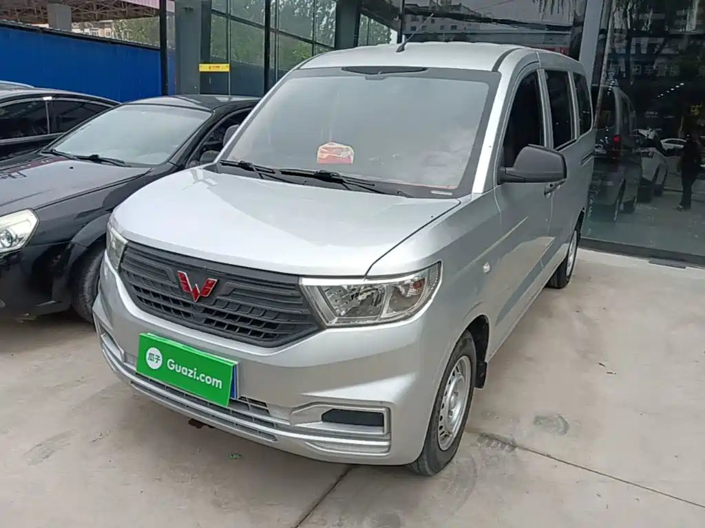 Wuling Hongguang V — миниатюра 2