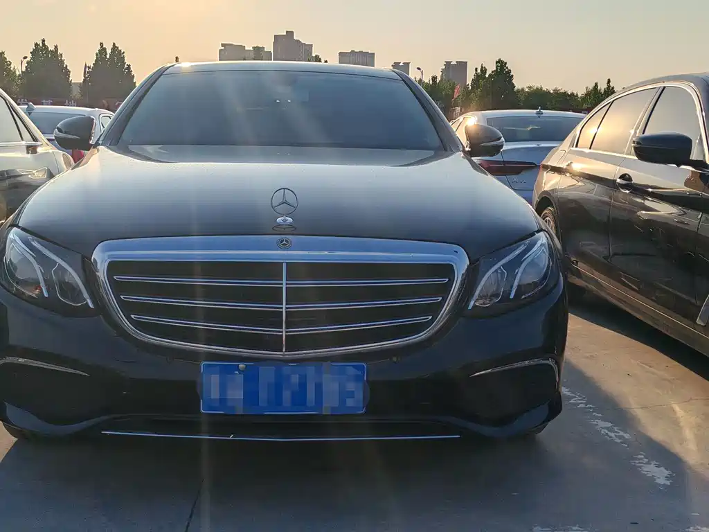 Mercedes-Benz E-Class — миниатюра 2
