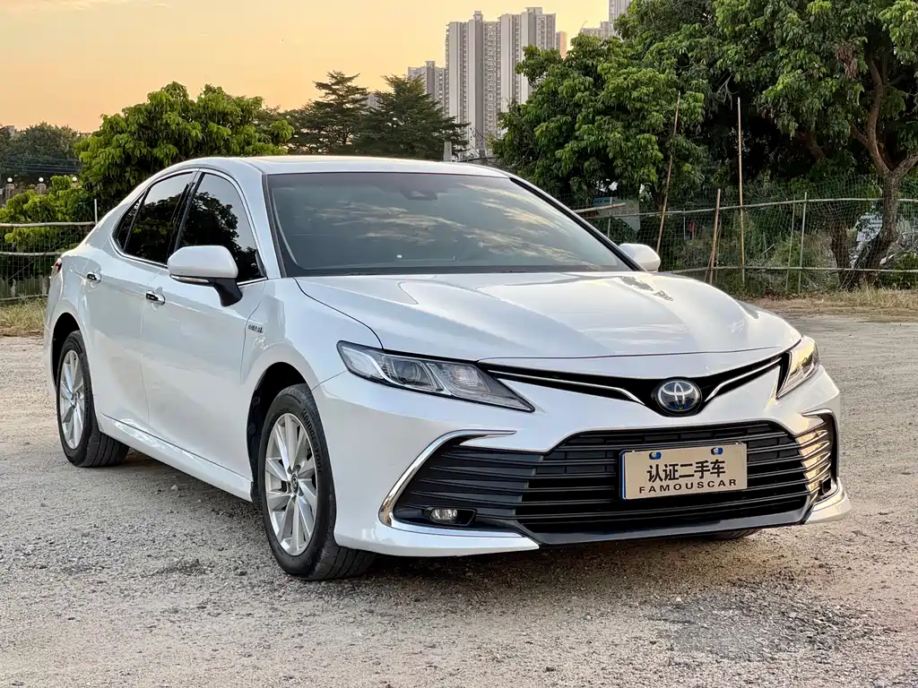 Toyota Camry — миниатюра 3