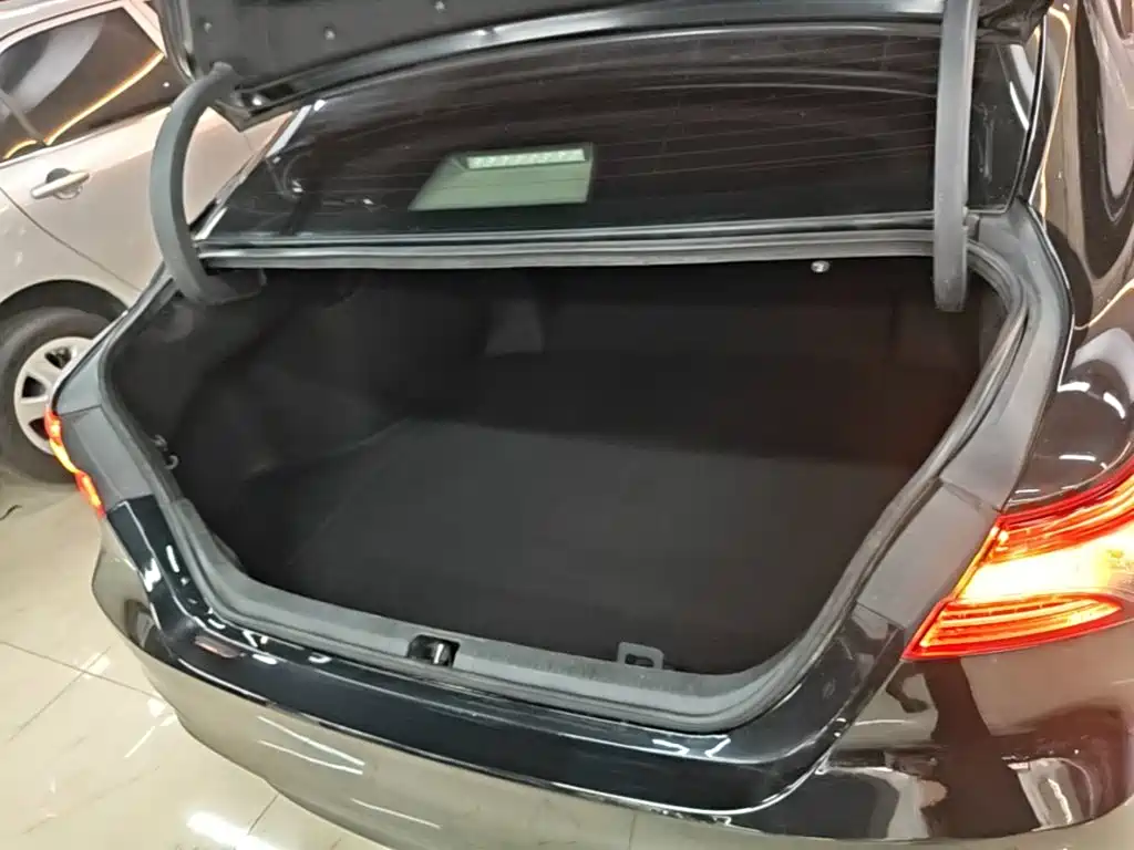 Toyota Camry — миниатюра 19