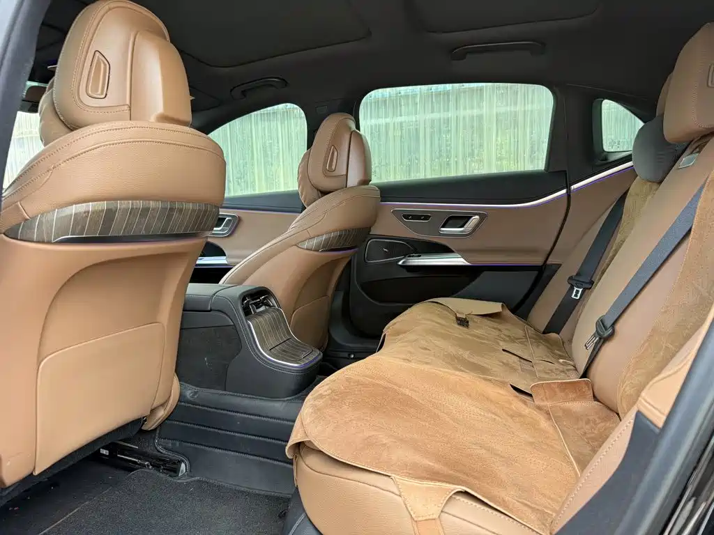 Mercedes-Benz E-Class — миниатюра 8
