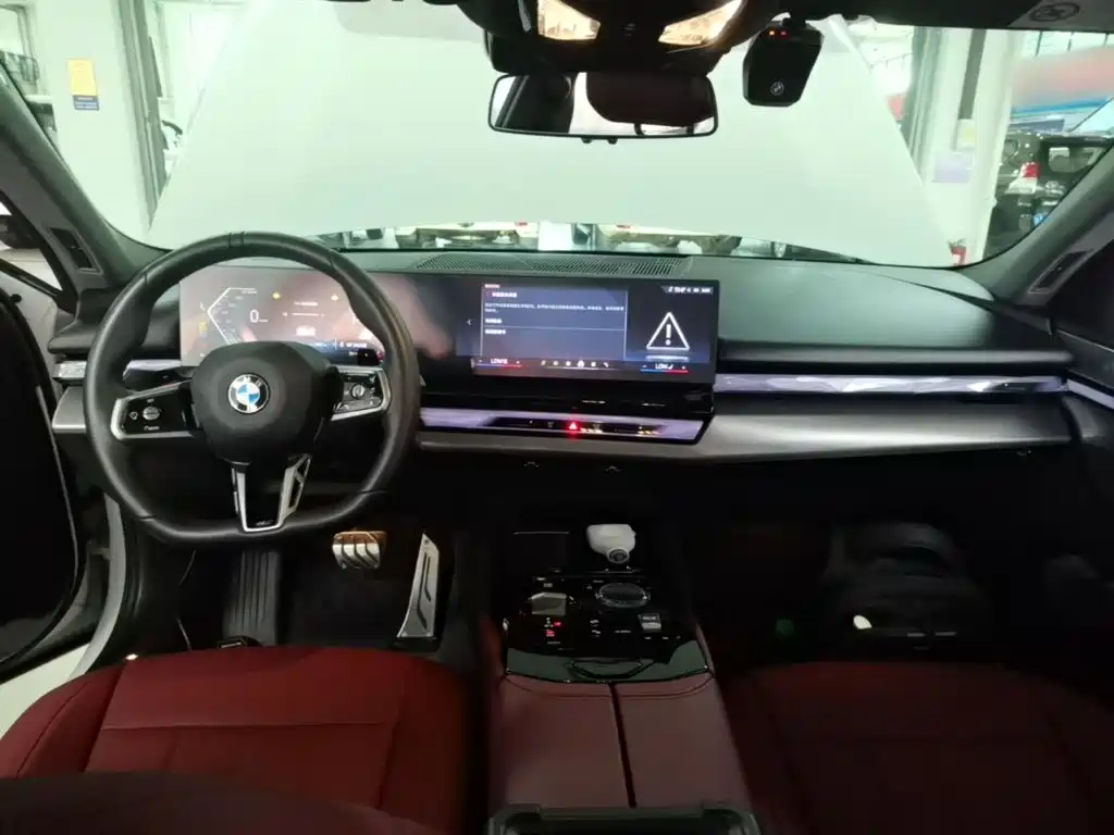 BMW 5 Series — миниатюра 10