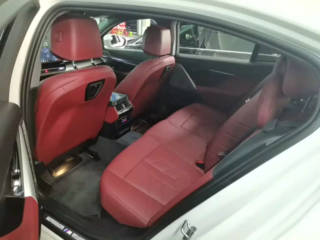 BMW 5 Series — миниатюра 17