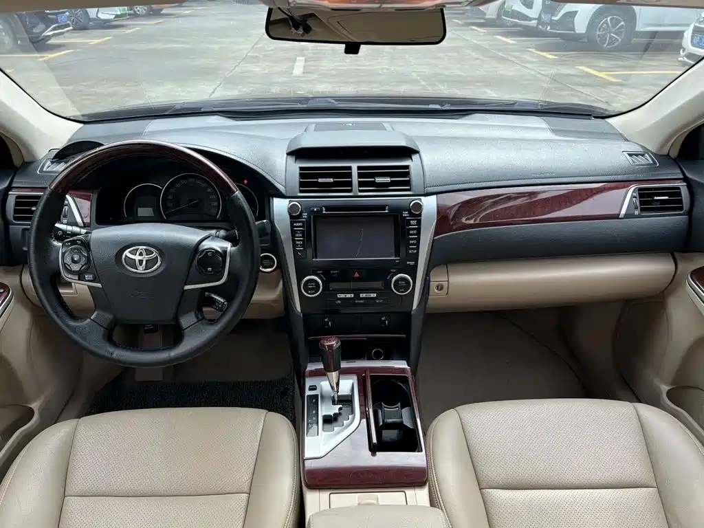 Toyota Camry — миниатюра 5