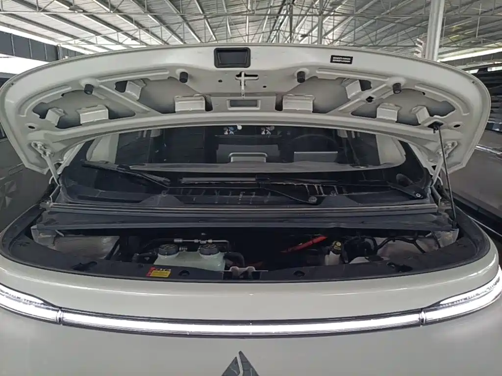Baojun Yunduo — миниатюра 20
