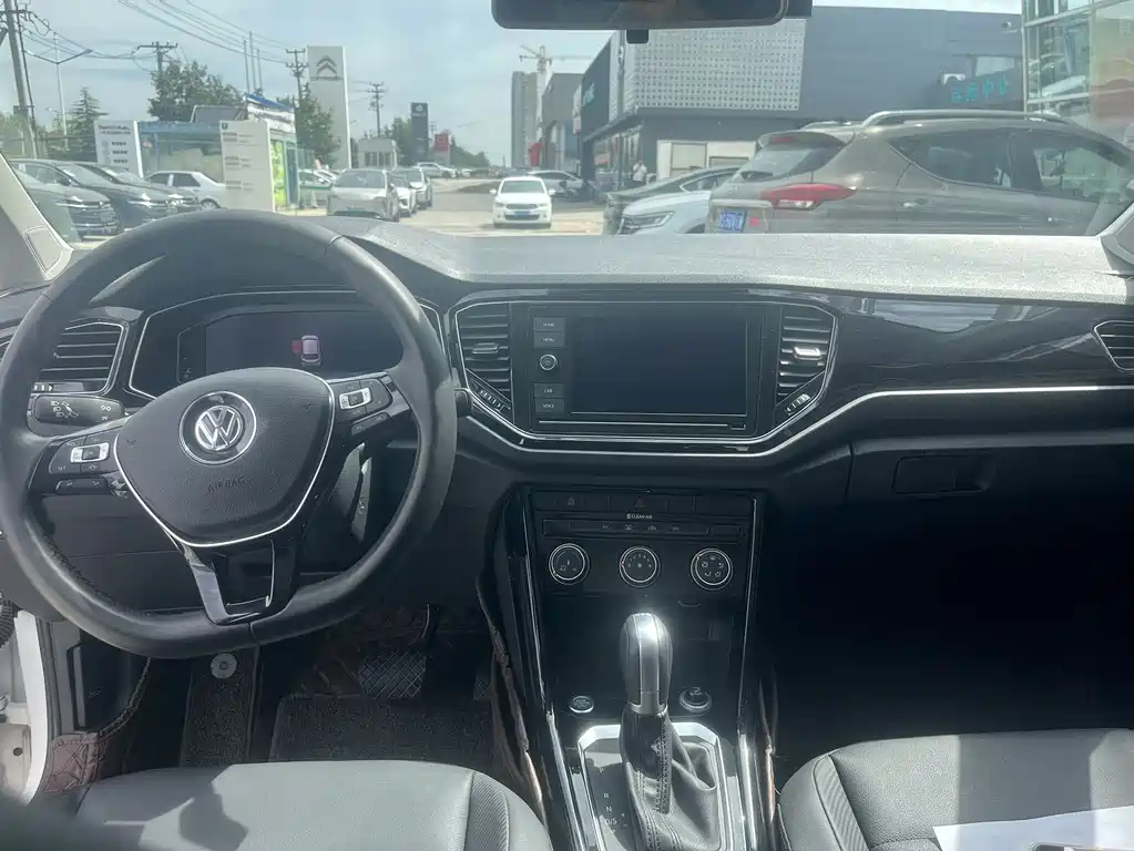 Volkswagen T-Roc — миниатюра 8