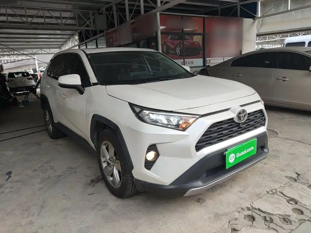 Toyota RAV4 — миниатюра 4