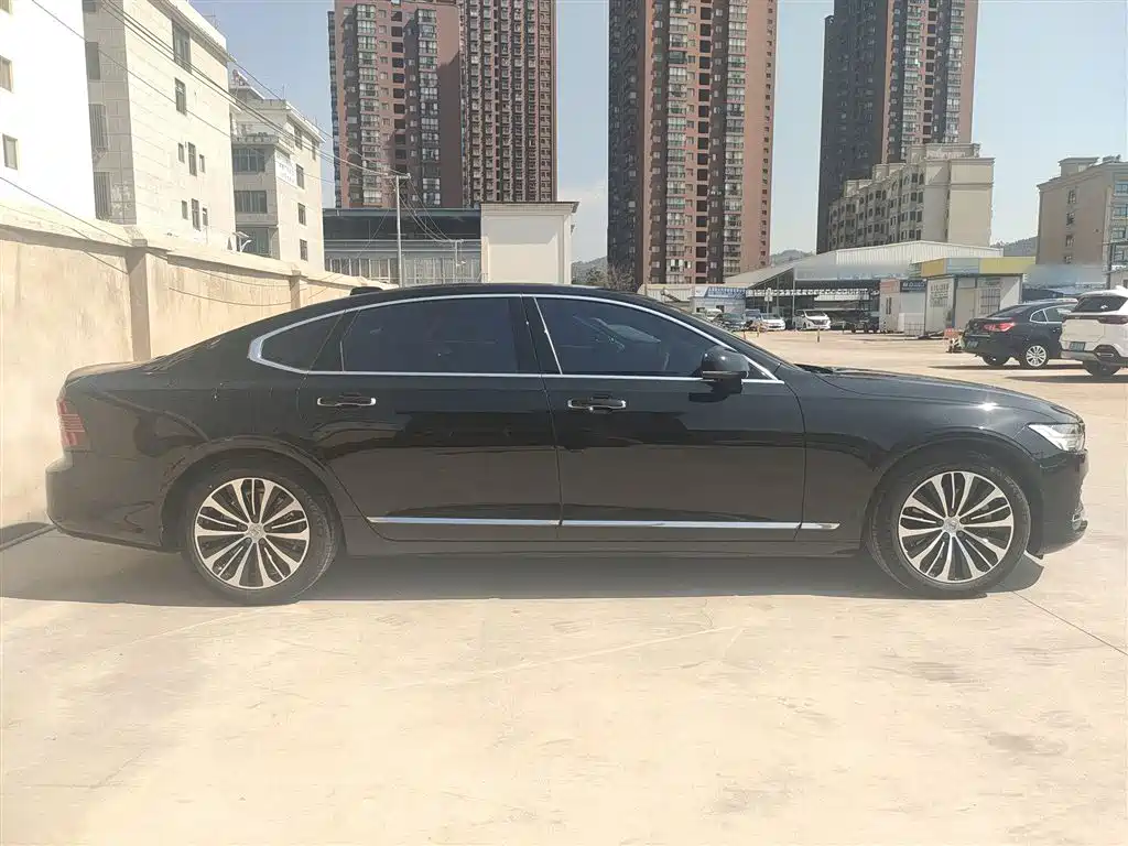VOLVO  S90
